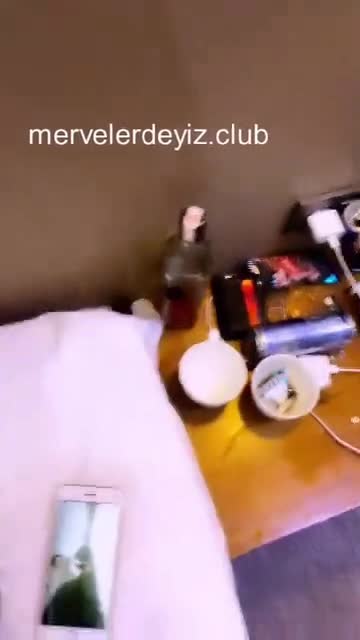 Poine Porno Sevgilisine sakso çekip kucakta - Türk İfşa Videoları